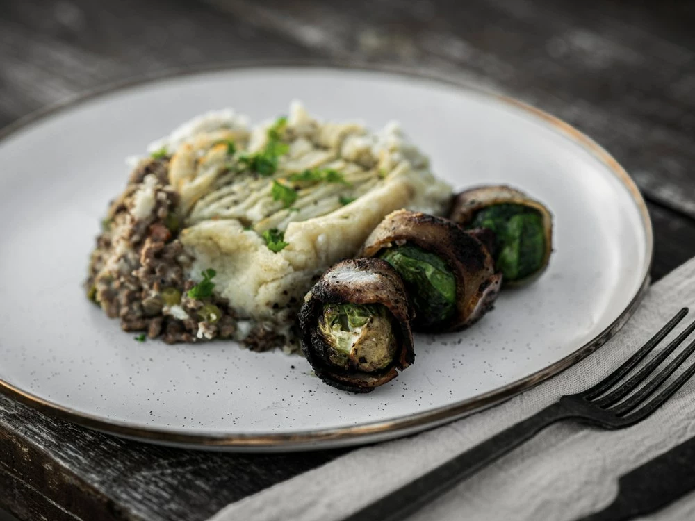 Barebones Enamelware Plates - Package of 2 - Eggshell 8 Barebones Enamelware Plates - Package of 2 - Eggshell - Image 6